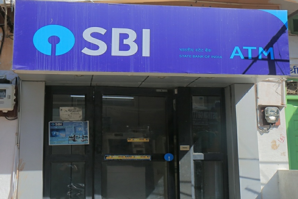 sbi-new-fee-policy-charging-additional-amount-from-customers-for