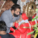 Salman Khan Performs Ganpati Visarjan