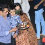 Salman Khan Performs Ganpati Visarjan Live news