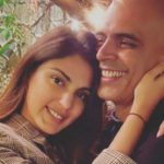 Rajiv Lakshman Delete Photos With Rhea Chakraborty After Troll Check Meme Jokes