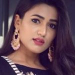 Tollywood Actress Shalu Chaurasia Injured in Mobile Snatching